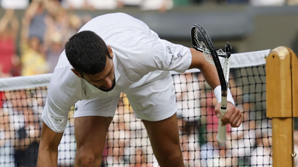 Djokovic nhận án phạt sau hành vi đập vợt tại chung kết Wimbledon