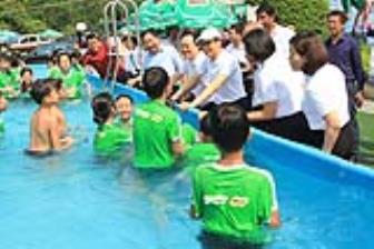 Hơn 5.000 người dự lễ phát động toàn dân tập luyện môn bơi phòng...