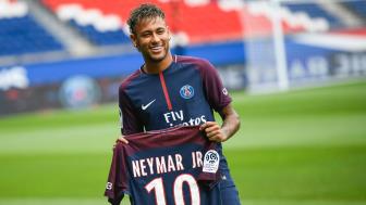 Neymar: Ra đi để được sống…